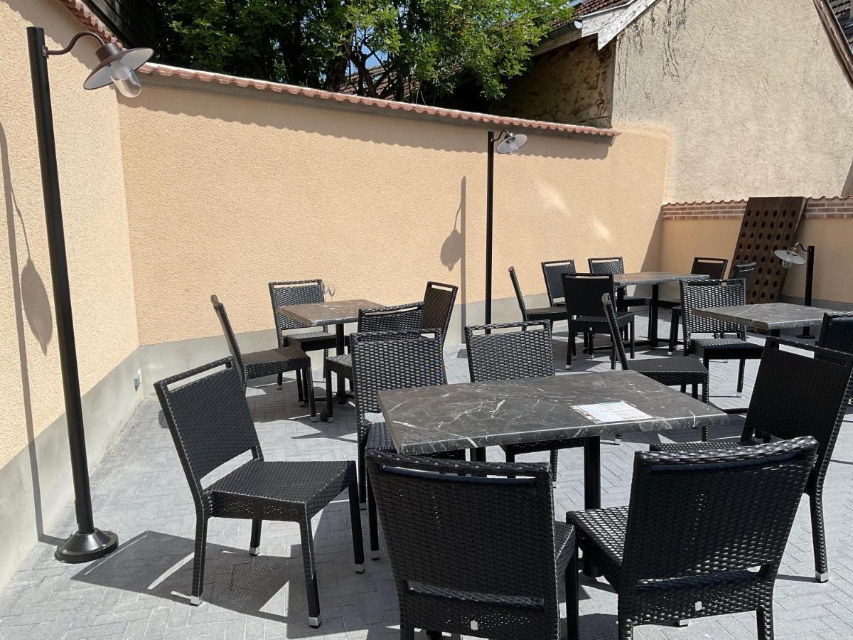 Les Loges Du Theatre Degustation Champagne Offerte Jacuzzi Sauna Jeux Velos Maison Prive 150M2 Historique 14Pers Max Emplacement Exceptionnel Et Chic, 200M De L'Avenue De Champagne, Gare, Musee, Jardins, Restaurations, Toutes Commodites Эперне Экстерьер фото