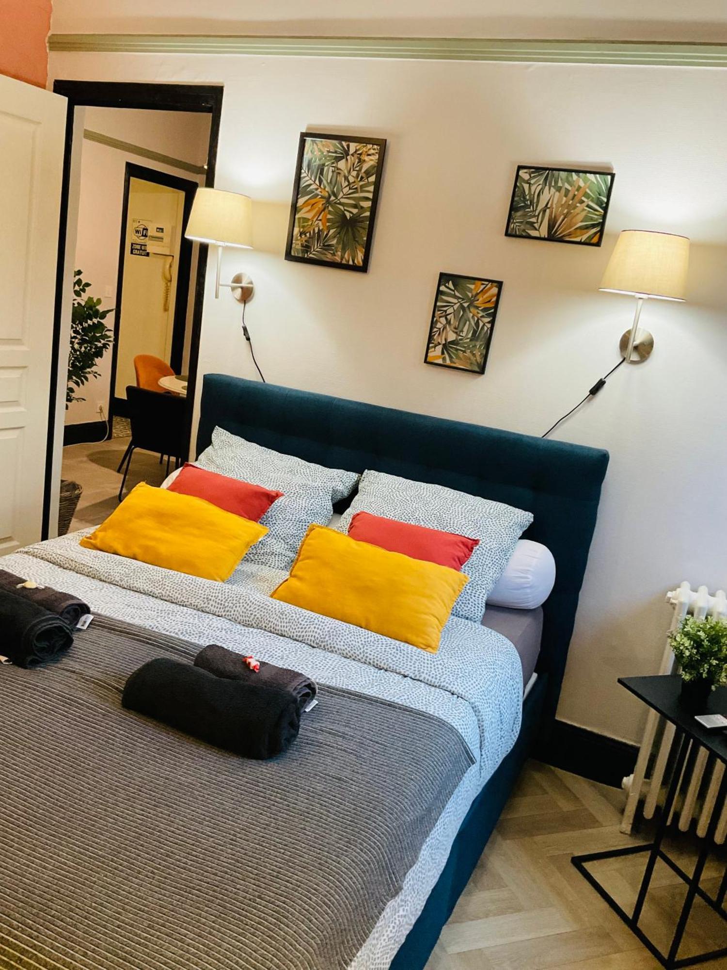 Les Loges Du Theatre Degustation Champagne Offerte Jacuzzi Sauna Jeux Velos Maison Prive 150M2 Historique 14Pers Max Emplacement Exceptionnel Et Chic, 200M De L'Avenue De Champagne, Gare, Musee, Jardins, Restaurations, Toutes Commodites Эперне Экстерьер фото