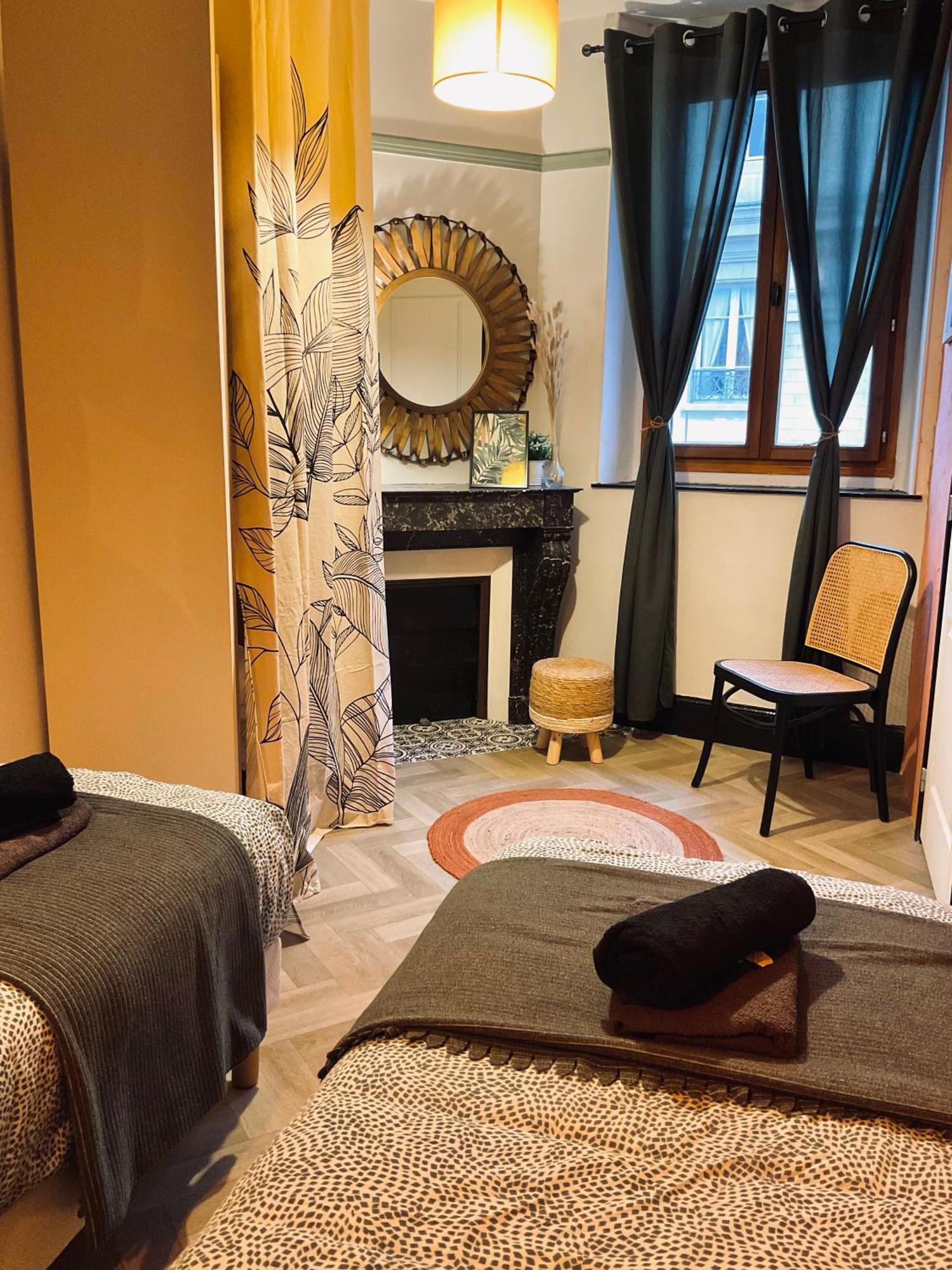 Les Loges Du Theatre Degustation Champagne Offerte Jacuzzi Sauna Jeux Velos Maison Prive 150M2 Historique 14Pers Max Emplacement Exceptionnel Et Chic, 200M De L'Avenue De Champagne, Gare, Musee, Jardins, Restaurations, Toutes Commodites Эперне Экстерьер фото