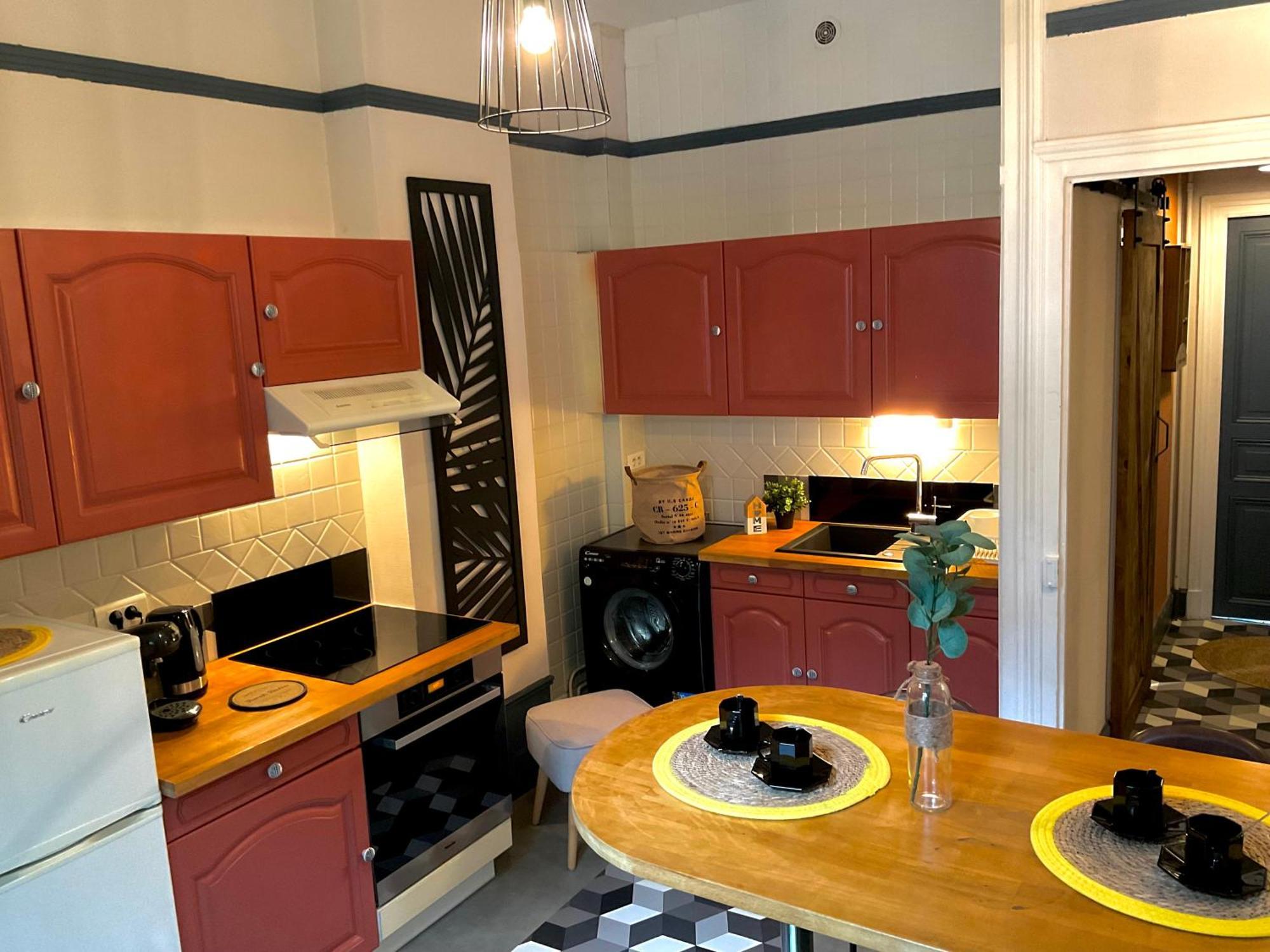 Les Loges Du Theatre Degustation Champagne Offerte Jacuzzi Sauna Jeux Velos Maison Prive 150M2 Historique 14Pers Max Emplacement Exceptionnel Et Chic, 200M De L'Avenue De Champagne, Gare, Musee, Jardins, Restaurations, Toutes Commodites Эперне Экстерьер фото