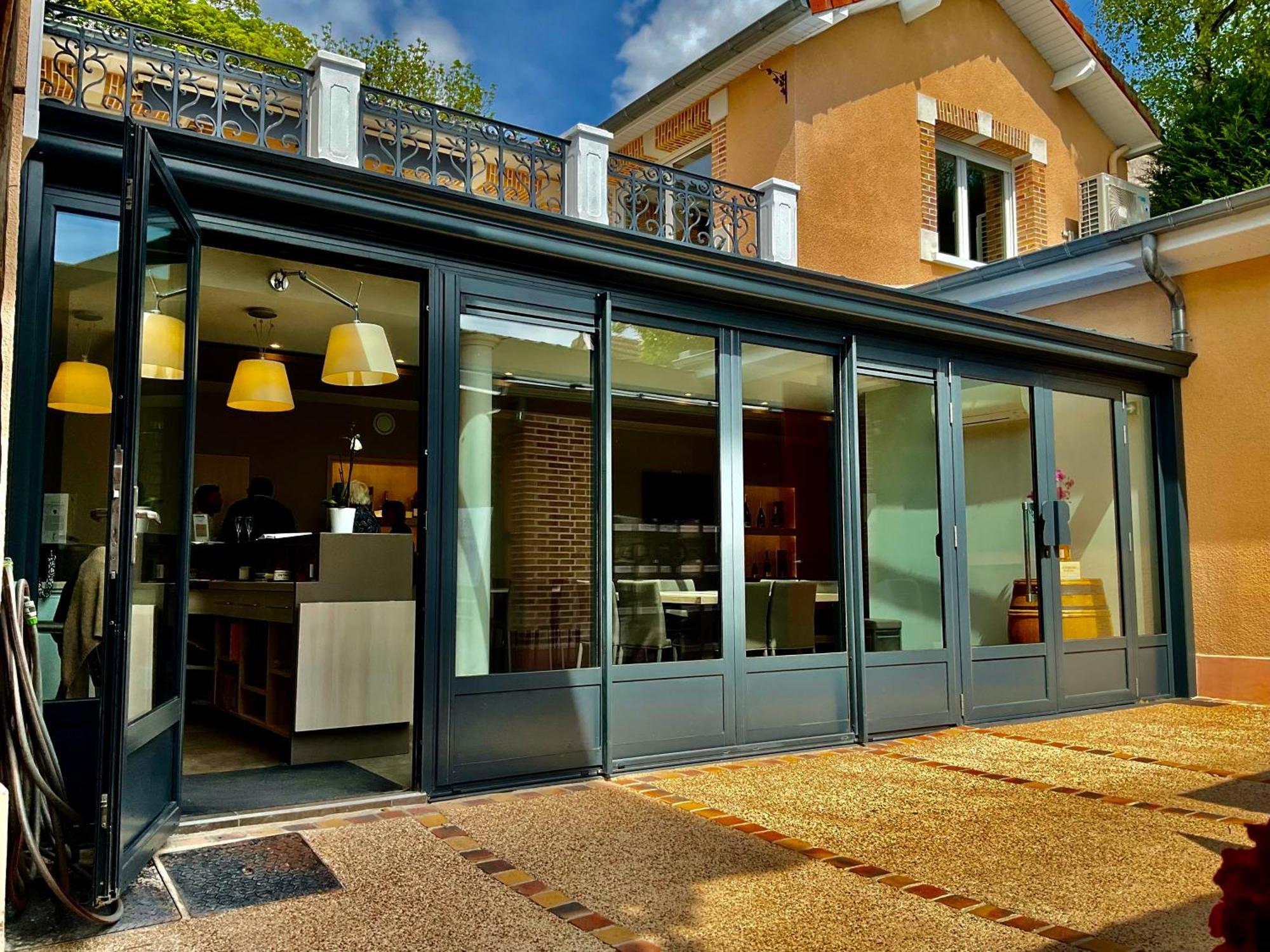 Les Loges Du Theatre Degustation Champagne Offerte Jacuzzi Sauna Jeux Velos Maison Prive 150M2 Historique 14Pers Max Emplacement Exceptionnel Et Chic, 200M De L'Avenue De Champagne, Gare, Musee, Jardins, Restaurations, Toutes Commodites Эперне Экстерьер фото