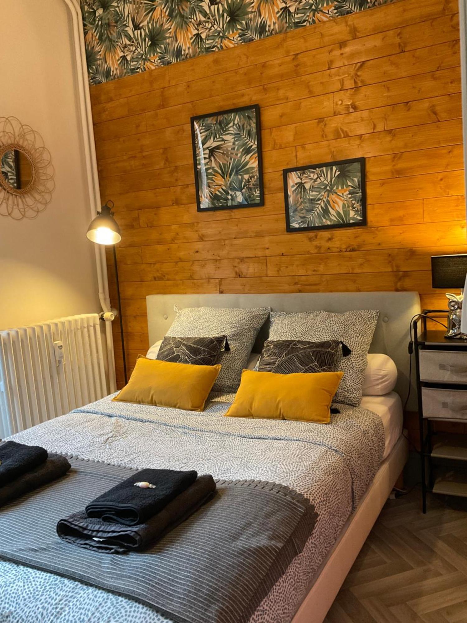 Les Loges Du Theatre Degustation Champagne Offerte Jacuzzi Sauna Jeux Velos Maison Prive 150M2 Historique 14Pers Max Emplacement Exceptionnel Et Chic, 200M De L'Avenue De Champagne, Gare, Musee, Jardins, Restaurations, Toutes Commodites Эперне Экстерьер фото