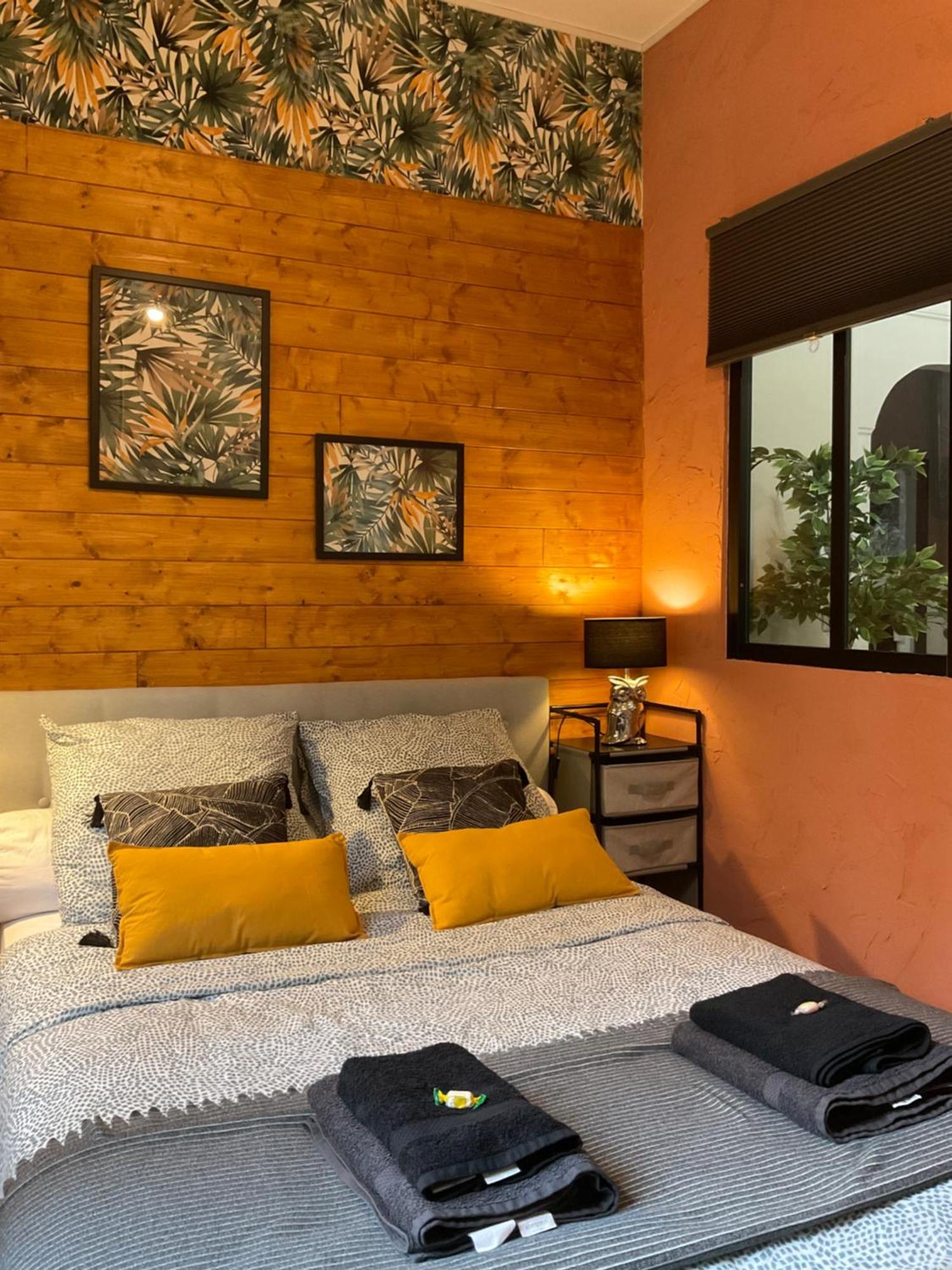 Les Loges Du Theatre Degustation Champagne Offerte Jacuzzi Sauna Jeux Velos Maison Prive 150M2 Historique 14Pers Max Emplacement Exceptionnel Et Chic, 200M De L'Avenue De Champagne, Gare, Musee, Jardins, Restaurations, Toutes Commodites Эперне Экстерьер фото