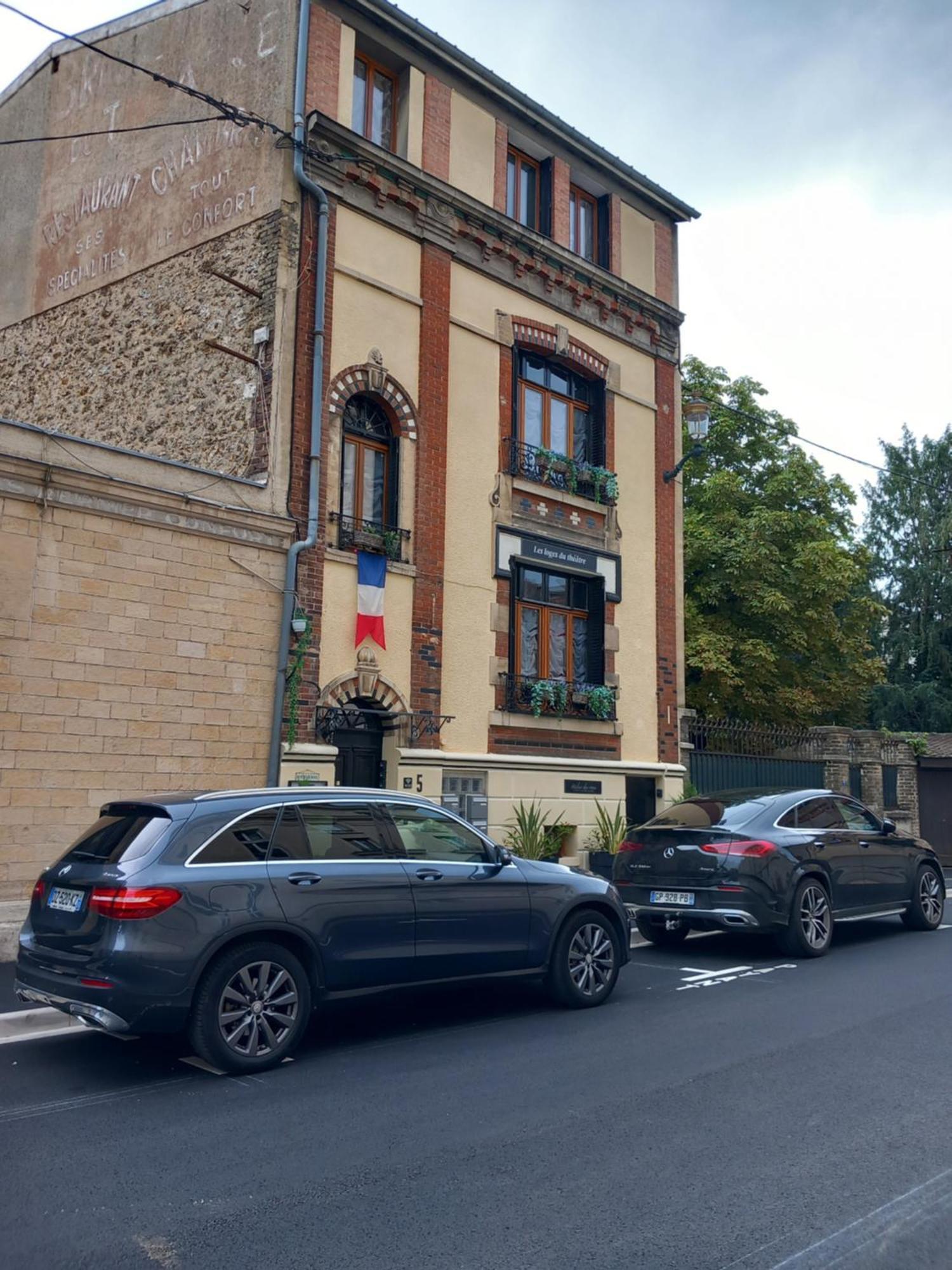 Les Loges Du Theatre Degustation Champagne Offerte Jacuzzi Sauna Jeux Velos Maison Prive 150M2 Historique 14Pers Max Emplacement Exceptionnel Et Chic, 200M De L'Avenue De Champagne, Gare, Musee, Jardins, Restaurations, Toutes Commodites Эперне Экстерьер фото