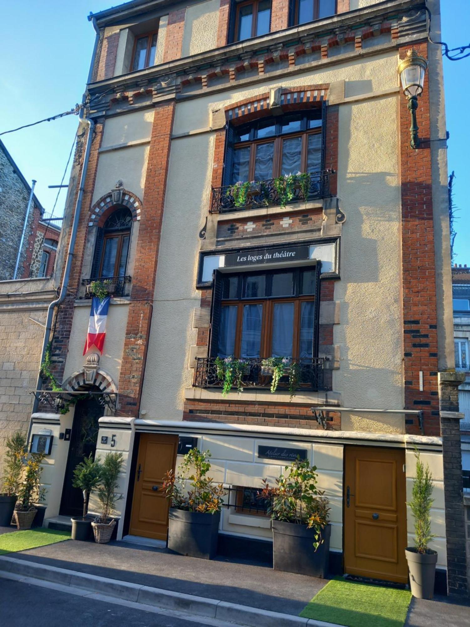 Les Loges Du Theatre Degustation Champagne Offerte Jacuzzi Sauna Jeux Velos Maison Prive 150M2 Historique 14Pers Max Emplacement Exceptionnel Et Chic, 200M De L'Avenue De Champagne, Gare, Musee, Jardins, Restaurations, Toutes Commodites Эперне Экстерьер фото